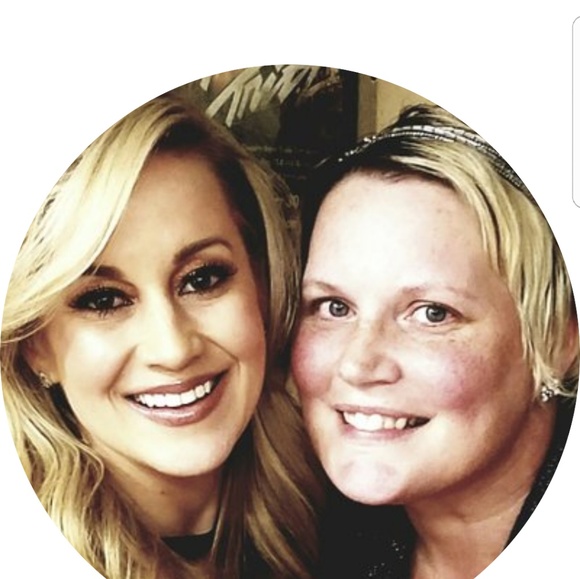 Meet your Posher, Angee - Picture 2 of 4